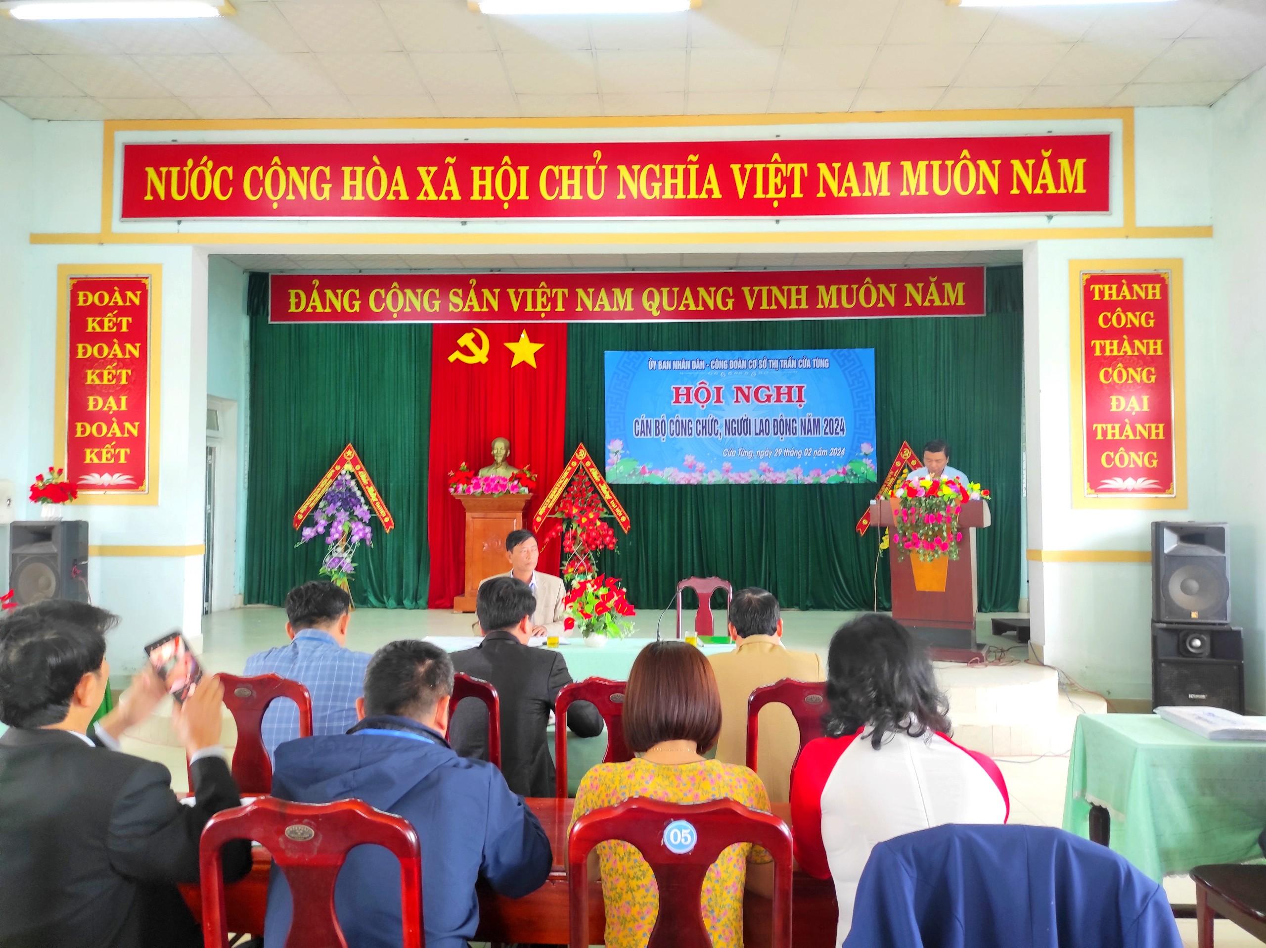 Thị trấn Cửa Tùng tổ chức Hội nghị cán bộ, công chức, người lao động năm 2024.