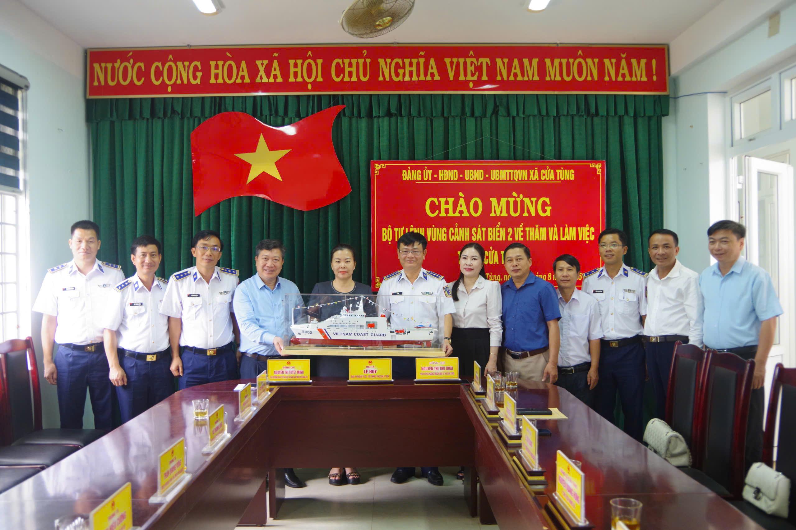 Bộ Tư lệnh Vùng Cảnh sát biển 2 phối hợp Ban Tuyên giáo và Dân vận Tỉnh uỷ Quảng Trị tổ chức Hội nghị thông tin tình hình biển, đảo và tuyên truyền chống...