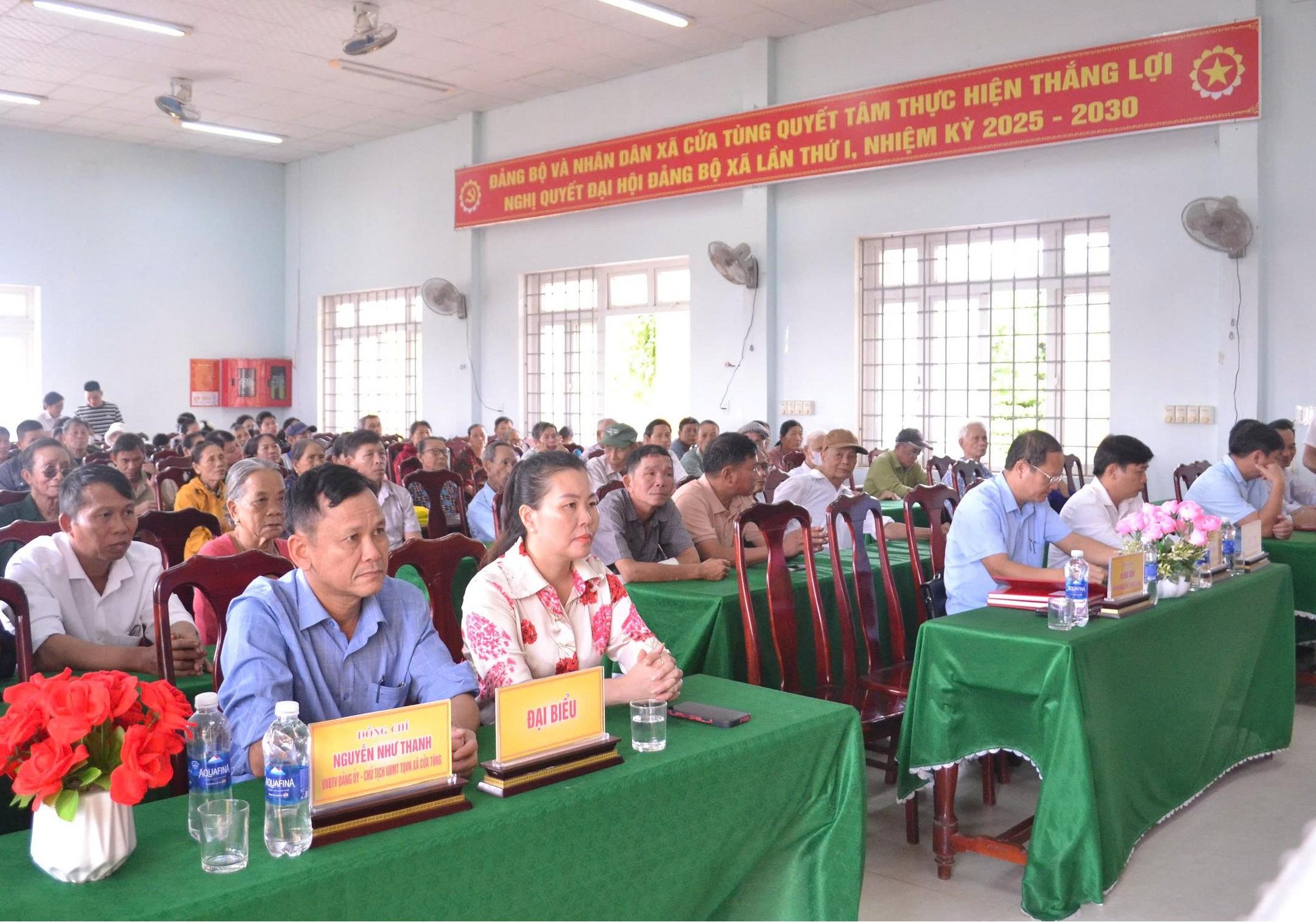 Xã Cửa Tùng tổ chức trao quà nhân kỷ niệm 78 năm ngày thương binh - liệt sỹ (27/7/1947 – 27/7/2025)