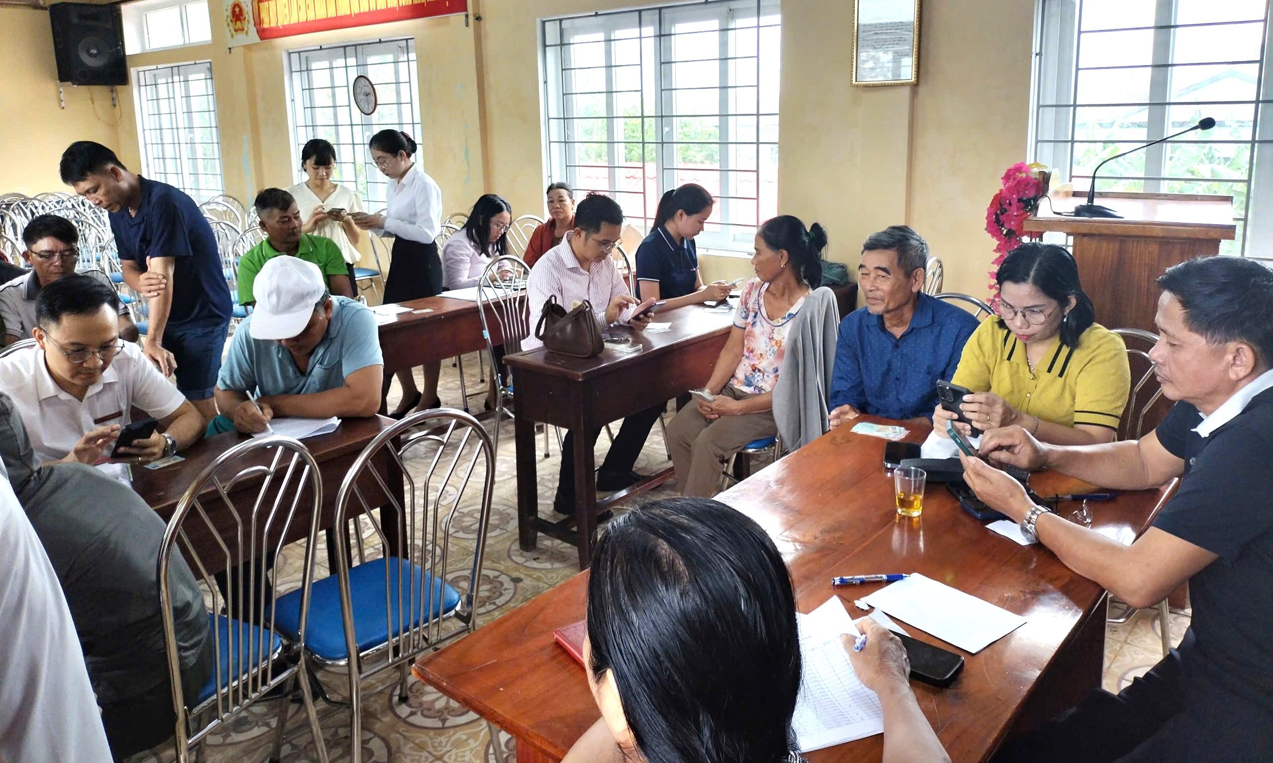 Cửa Tùng triển khai đợt cao điểm tích hợp Sổ sức khỏe điện tử, tài khoản an sinh xã hội trên VNeID