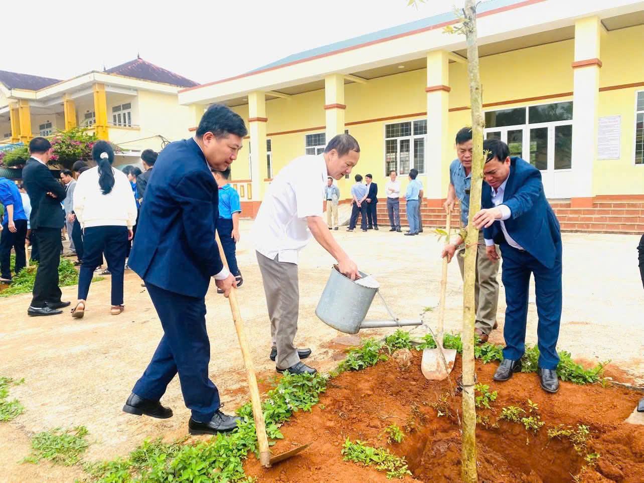 Xã Cửa Tùng phát động “tết trồng cây đời đời nhớ ơn Bác Hồ” xuân Bính Ngọ 2026